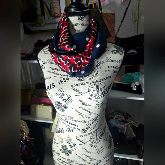 Louis Vuitton Blue & Red Animal Print Infinty Scarf (NWOT)(TAG ATTACHED)(2 WAY) - Picture 2 of 7